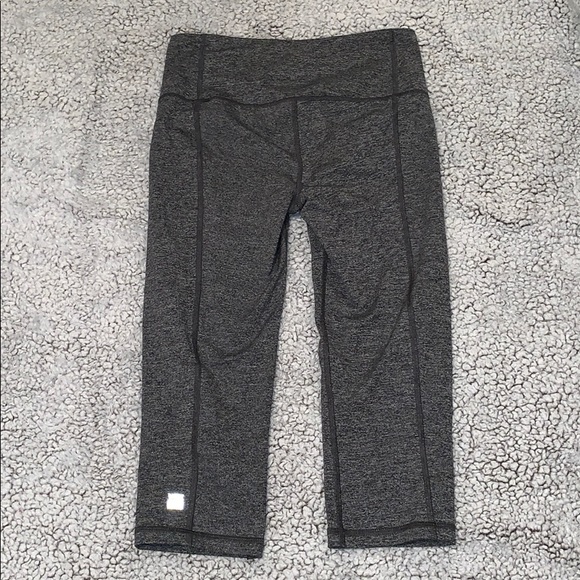 Grey cropped Victoria Secret sport leggings - Picture 3 of 4